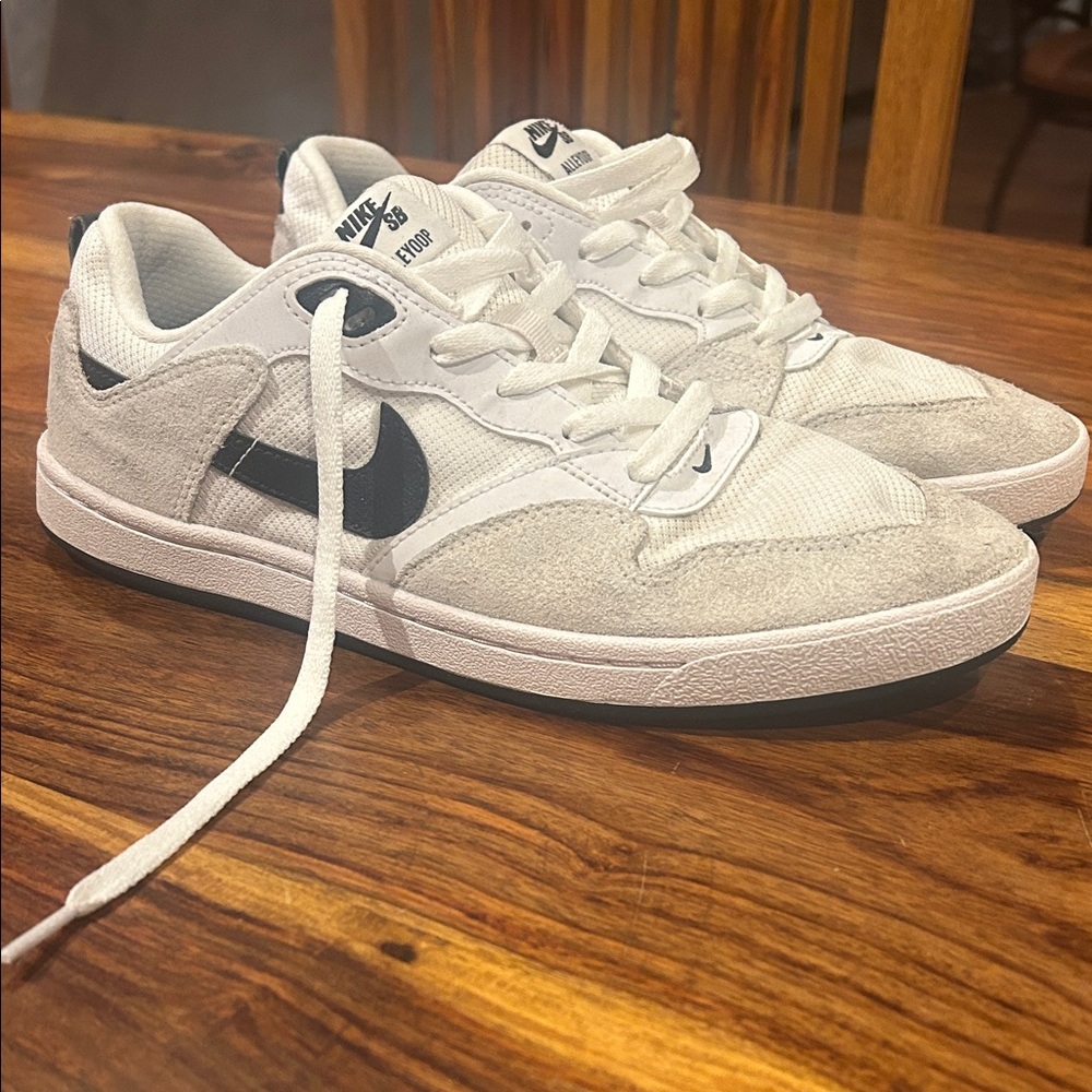Nike White and Black Men's Sneakers